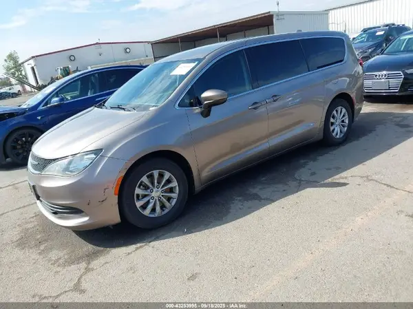 2C4RC1DG3HR769833 2017 CHRYSLER PACIFICA - Image 2