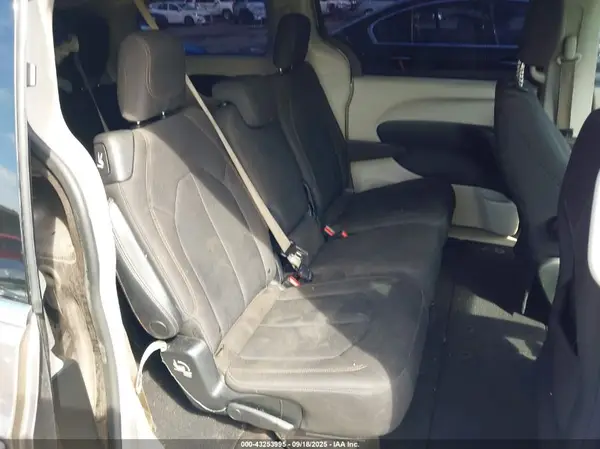 2C4RC1DG3HR769833 2017 CHRYSLER PACIFICA - Image 8