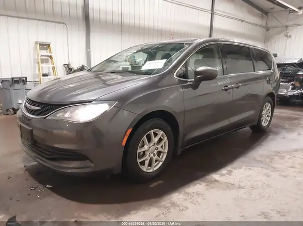 2C4RC1DG3HR824037 2017 CHRYSLER PACIFICA - Image 2