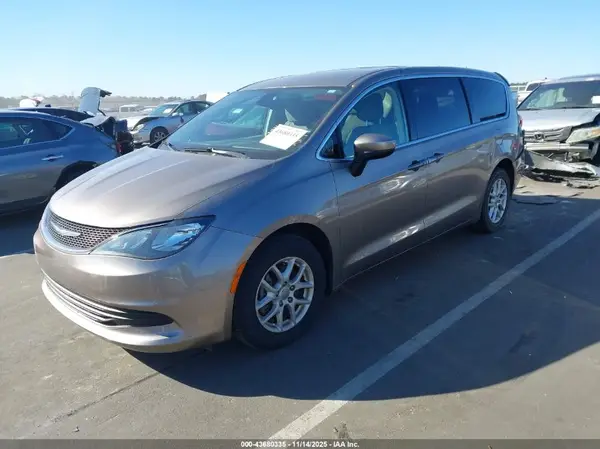 2C4RC1DG3HR836169 2017 CHRYSLER PACIFICA - Image 2