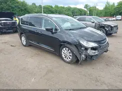 2C4RC1DG3JR353595 2018 CHRYSLER PACIFICA