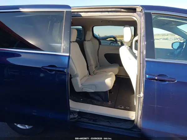 2C4RC1DG4HR512437 2017 CHRYSLER PACIFICA - Image 8