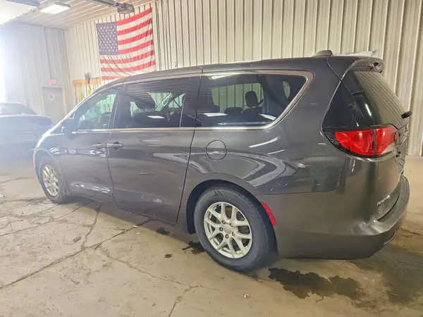2C4RC1DG4HR514303 2017 CHRYSLER PACIFICA - Image 2