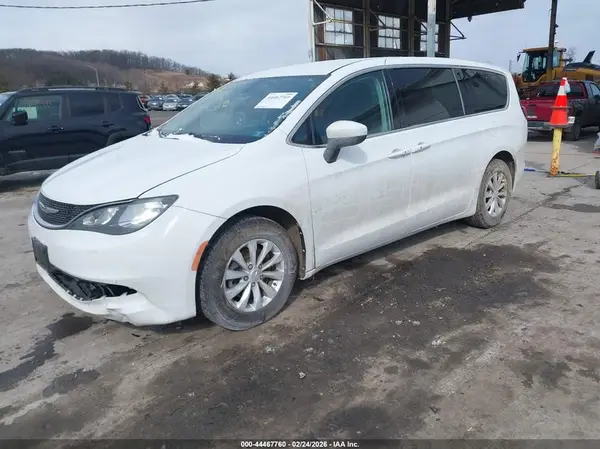 2C4RC1DG4HR592418 2017 CHRYSLER PACIFICA - Image 2