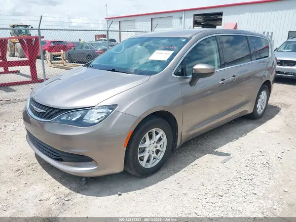 2C4RC1DG4HR704781 2017 CHRYSLER PACIFICA - Image 2