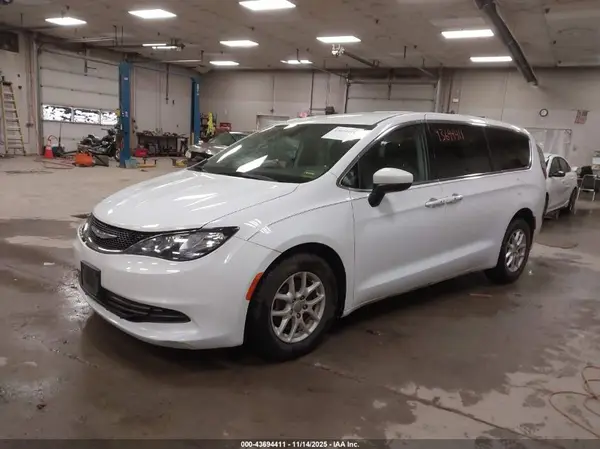 2C4RC1DG4HR711701 2017 CHRYSLER PACIFICA - Image 2