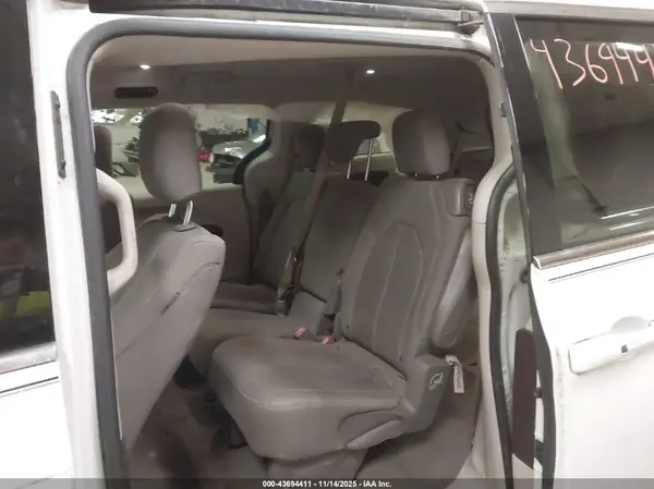 2C4RC1DG4HR711701 2017 CHRYSLER PACIFICA - Image 8