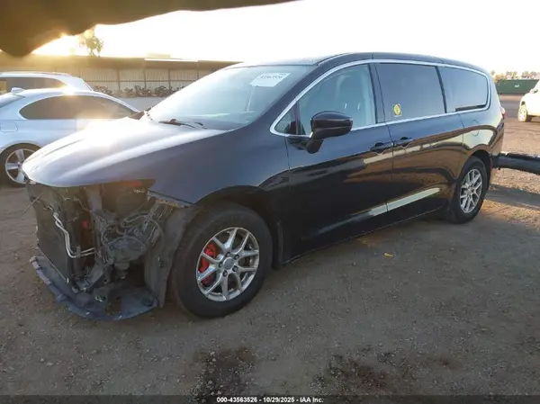 2C4RC1DG4HR840506 2017 CHRYSLER PACIFICA - Image 2