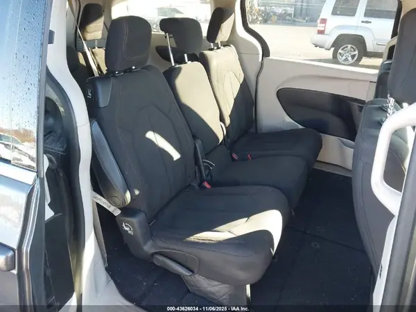 2C4RC1DG5HR502063 2017 CHRYSLER PACIFICA - Image 8