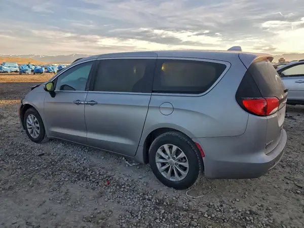 2C4RC1DG5HR510924 2017 CHRYSLER PACIFICA - Image 2