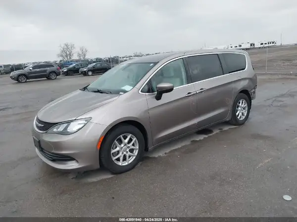 2C4RC1DG5HR536715 2017 CHRYSLER PACIFICA - Image 2