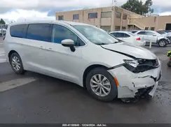 2C4RC1DG5HR610893 2017 CHRYSLER PACIFICA