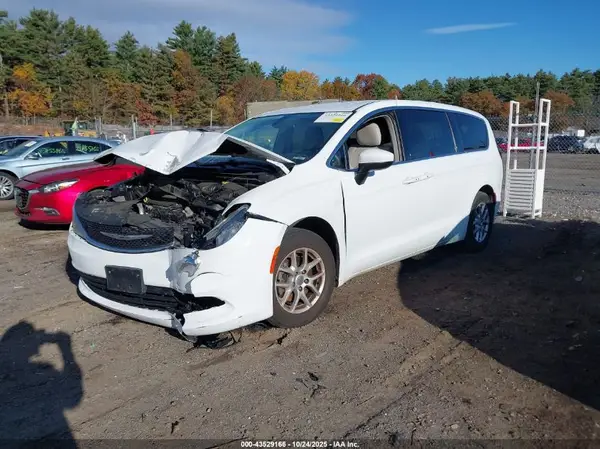 2C4RC1DG5HR645045 2017 CHRYSLER PACIFICA - Image 2