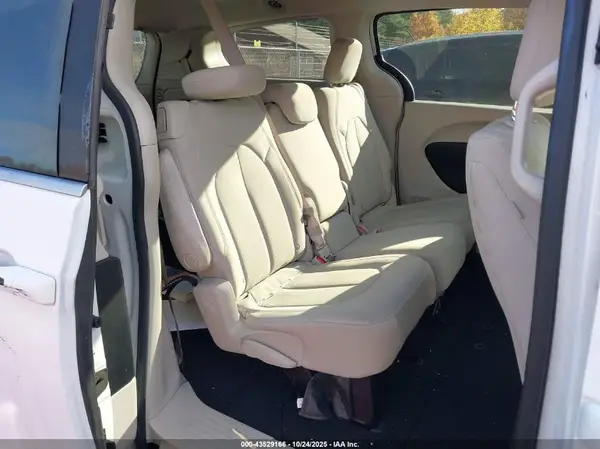 2C4RC1DG5HR645045 2017 CHRYSLER PACIFICA - Image 8