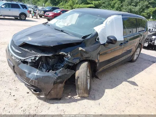 2C4RC1DG5HR675694 2017 CHRYSLER PACIFICA - Image 2