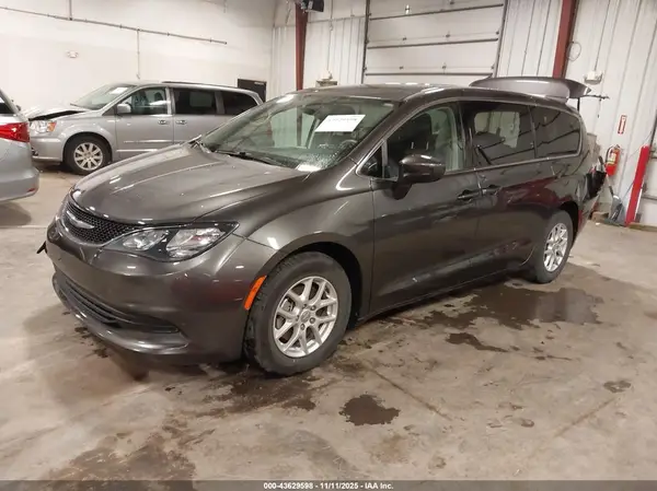 2C4RC1DG5HR748644 2017 CHRYSLER PACIFICA - Image 2
