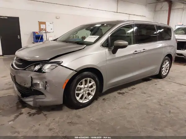 2C4RC1DG6HR502038 2017 CHRYSLER PACIFICA - Image 2