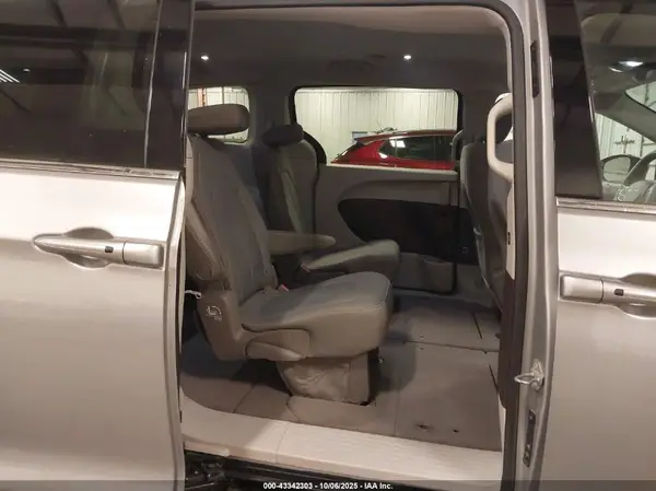 2C4RC1DG6HR502038 2017 CHRYSLER PACIFICA - Image 8