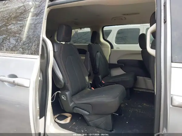 2C4RC1DG6HR502217 2017 CHRYSLER PACIFICA - Image 8