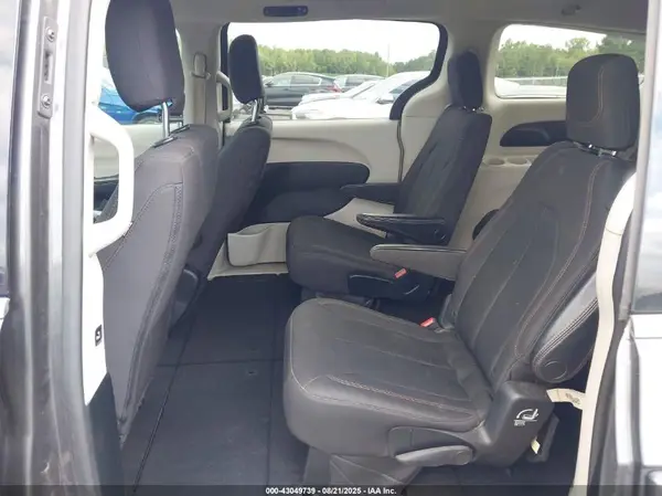 2C4RC1DG6HR516974 2017 CHRYSLER PACIFICA - Image 8