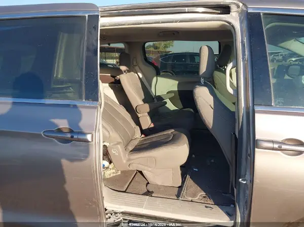 2C4RC1DG6HR570632 2017 CHRYSLER PACIFICA - Image 8