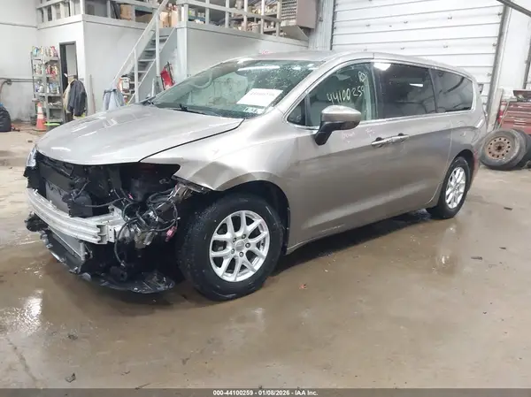 2C4RC1DG6HR655227 2017 CHRYSLER PACIFICA - Image 2