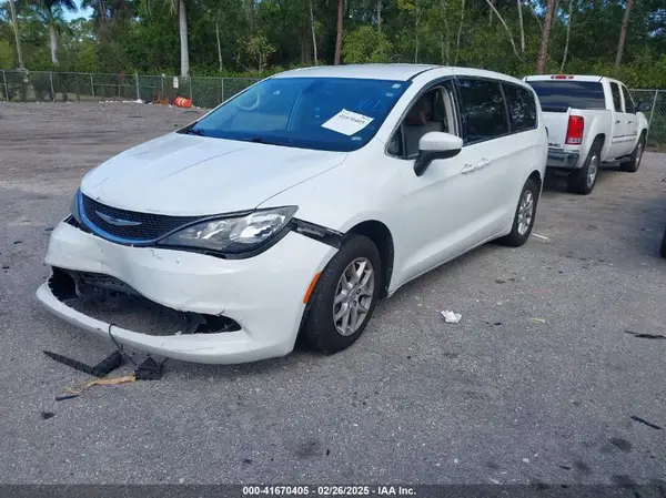 2C4RC1DG6HR831175 2017 CHRYSLER PACIFICA - Image 2