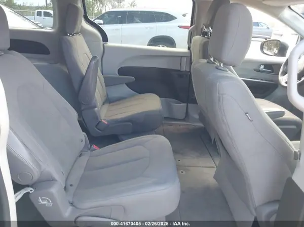2C4RC1DG6HR831175 2017 CHRYSLER PACIFICA - Image 8