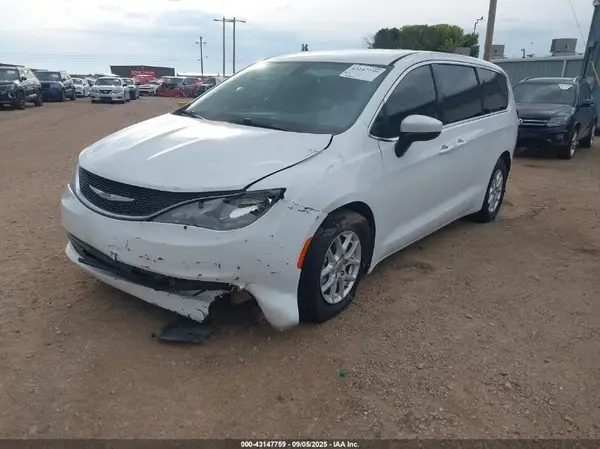 2C4RC1DG7HR506616 2017 CHRYSLER PACIFICA - Image 2