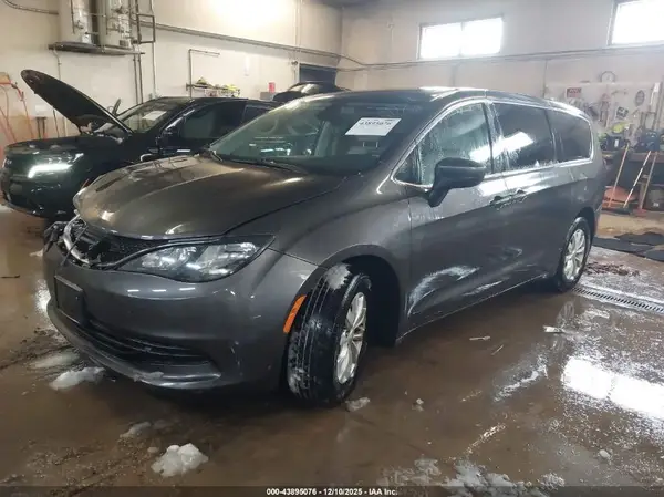 2C4RC1DG7HR507670 2017 CHRYSLER PACIFICA - Image 2