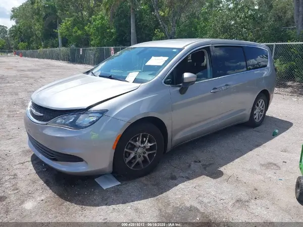 2C4RC1DG7HR516711 2017 CHRYSLER PACIFICA - Image 2