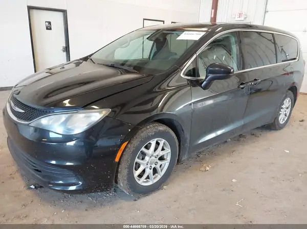 2C4RC1DG7HR517552 2017 CHRYSLER PACIFICA - Image 2