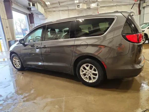2C4RC1DG7HR571580 2017 CHRYSLER PACIFICA - Image 2