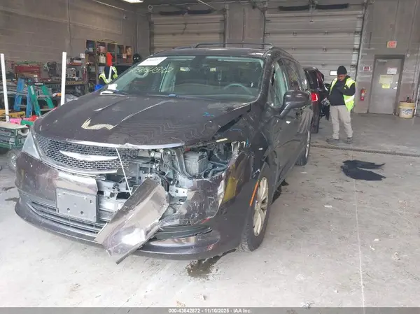 2C4RC1DG7HR578643 2017 CHRYSLER PACIFICA - Image 2