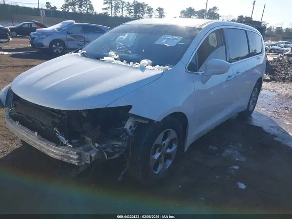 2C4RC1DG7HR611253 2017 CHRYSLER PACIFICA - Image 2