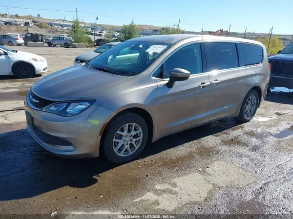 2C4RC1DG7HR623290 2017 CHRYSLER PACIFICA - Image 2