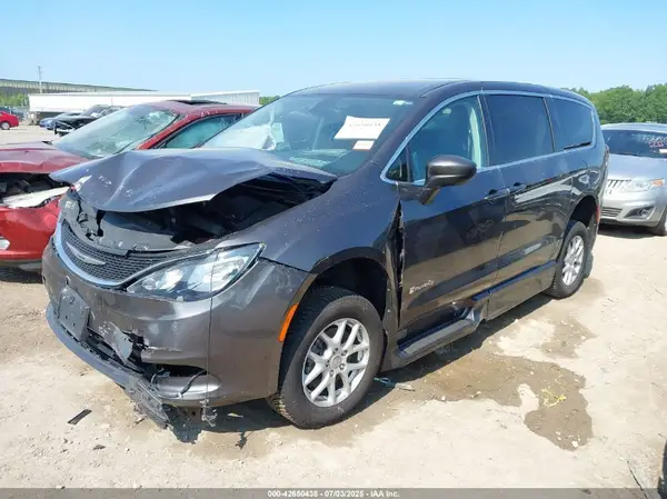 2C4RC1DG7HR744708 2017 CHRYSLER PACIFICA - Image 2