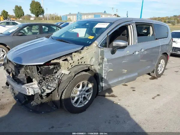 2C4RC1DG7JR173906 2018 CHRYSLER PACIFICA - Image 2