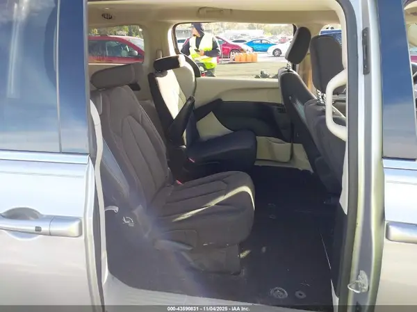 2C4RC1DG7JR173906 2018 CHRYSLER PACIFICA - Image 8