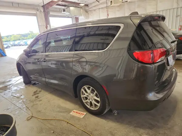 2C4RC1DG8HR502736 2017 CHRYSLER PACIFICA - Image 2