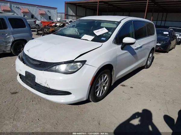 2C4RC1DG8HR551368 2017 CHRYSLER PACIFICA - Image 2