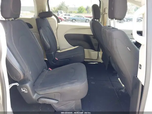2C4RC1DG8HR585603 2017 CHRYSLER PACIFICA - Image 8