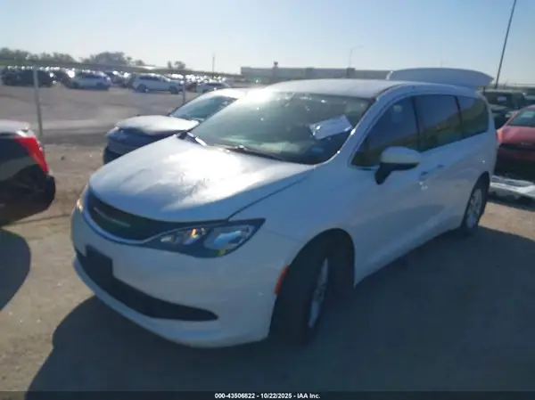 2C4RC1DG8HR608975 2017 CHRYSLER PACIFICA - Image 2
