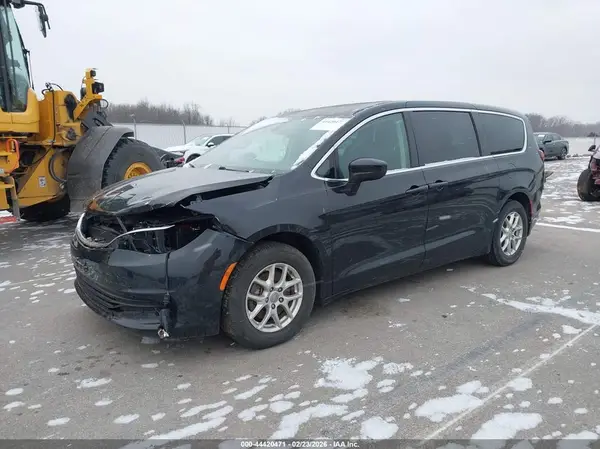 2C4RC1DG8HR621094 2017 CHRYSLER PACIFICA - Image 2