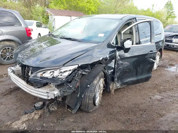 2C4RC1DG8HR635500 2017 CHRYSLER PACIFICA - Image 2
