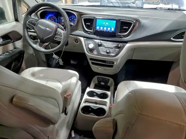 2C4RC1DG8HR638185 2017 CHRYSLER PACIFICA - Image 8