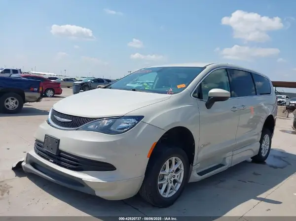2C4RC1DG8HR644861 2017 CHRYSLER PACIFICA - Image 2