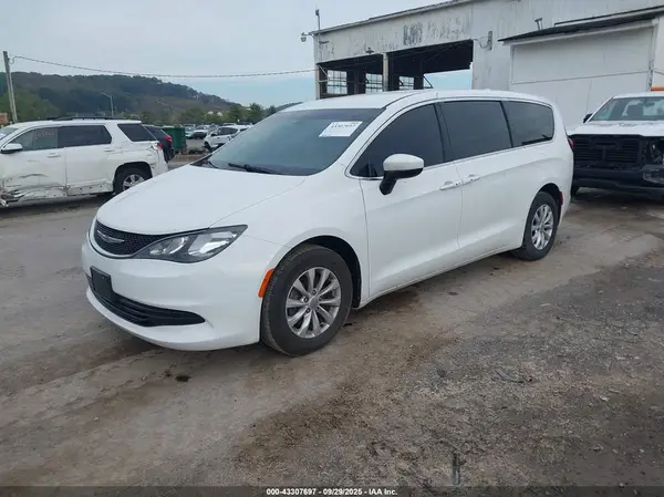 2C4RC1DG8HR668271 2017 CHRYSLER PACIFICA - Image 2