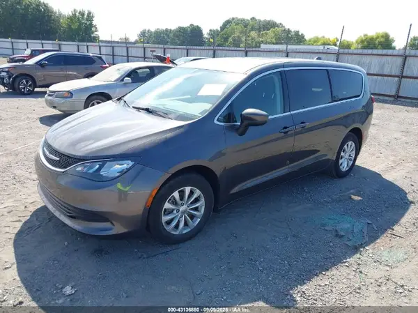 2C4RC1DG8HR688598 2017 CHRYSLER PACIFICA - Image 2