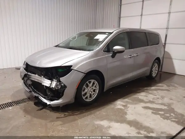 2C4RC1DG8HR695017 2017 CHRYSLER PACIFICA - Image 2